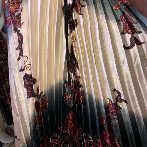 Trendy Wear Inc ankle length pleated dress - Picture 4 of 5